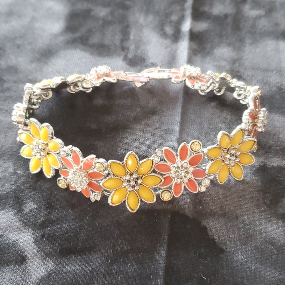 Napier floral spring time bracelet yellow/coral